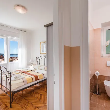 Einzigartiges Nur 100 Meter Zum Sandstrand Mit Grosser Dachterrasse, Meerblick, Waschmaschine