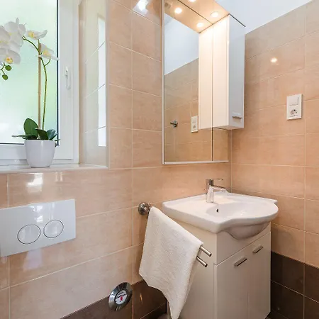 Einzigartiges Nur 100 Meter Zum Sandstrand Mit Grosser Dachterrasse, Meerblick, Waschmaschine * Crikvenica