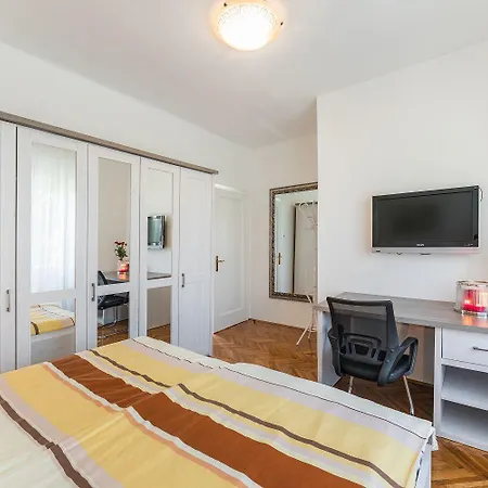 Einzigartiges Nur 100 Meter Zum Sandstrand Mit Grosser Dachterrasse, Meerblick, Waschmaschine Apartman Crikvenica